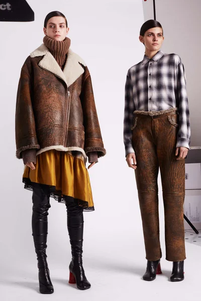 Look 10